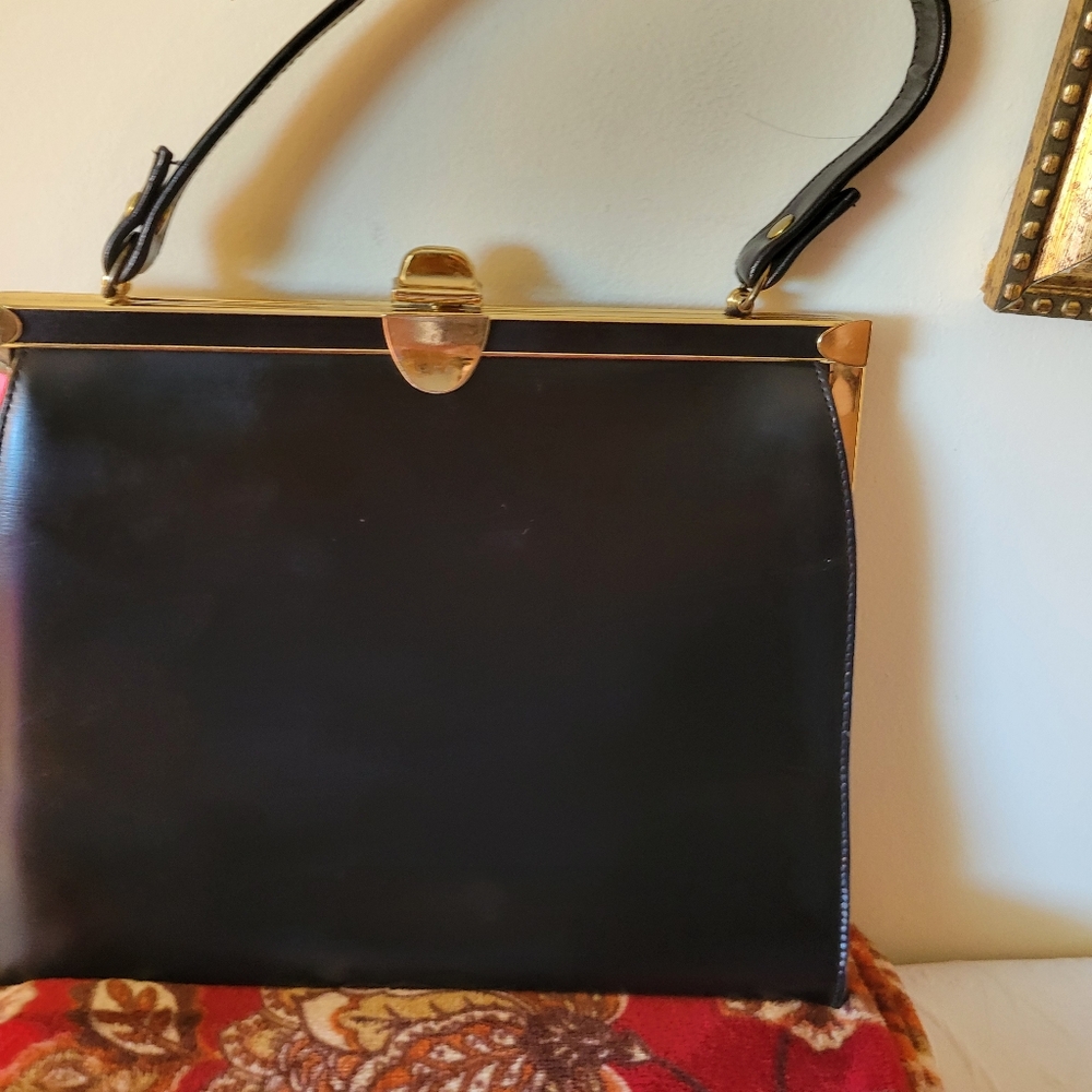 Elegant Black Vintage Handbag.